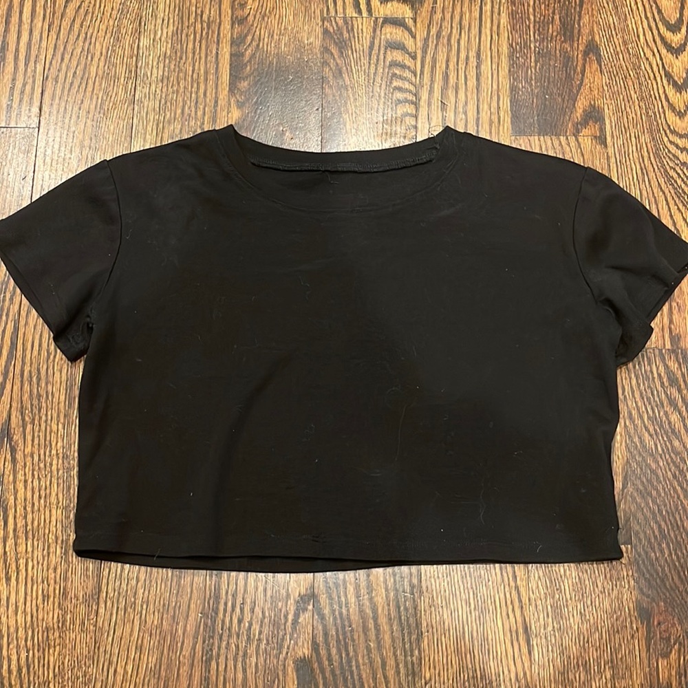 black cropped t shirt